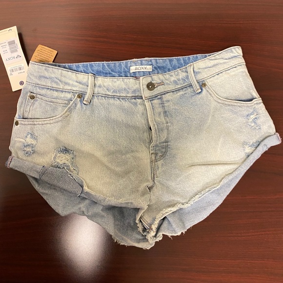 🎉 Roxy Distressed Shorts